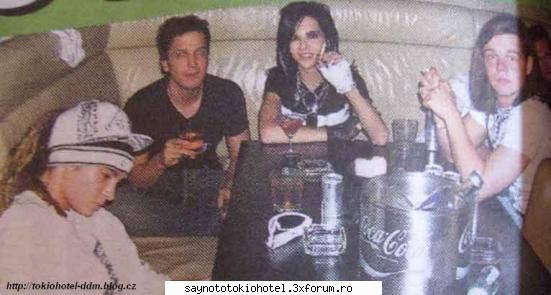 fanii ii cred atat de sfinti poze th;)