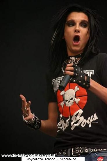 poze th;) - Uitati-va ce moaka are aici saracu` ! :(:(:( - Welcome Anti-Fans!